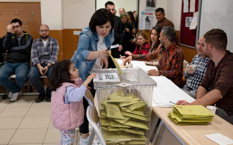 Democracy vs Republic: The Real Difference (and Which One the US Is)